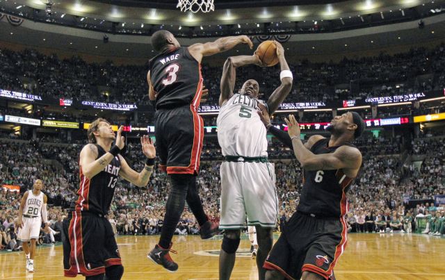 Μείωσαν σε 2-1 στις νίκες οι Σέλτικς τους Χιτ